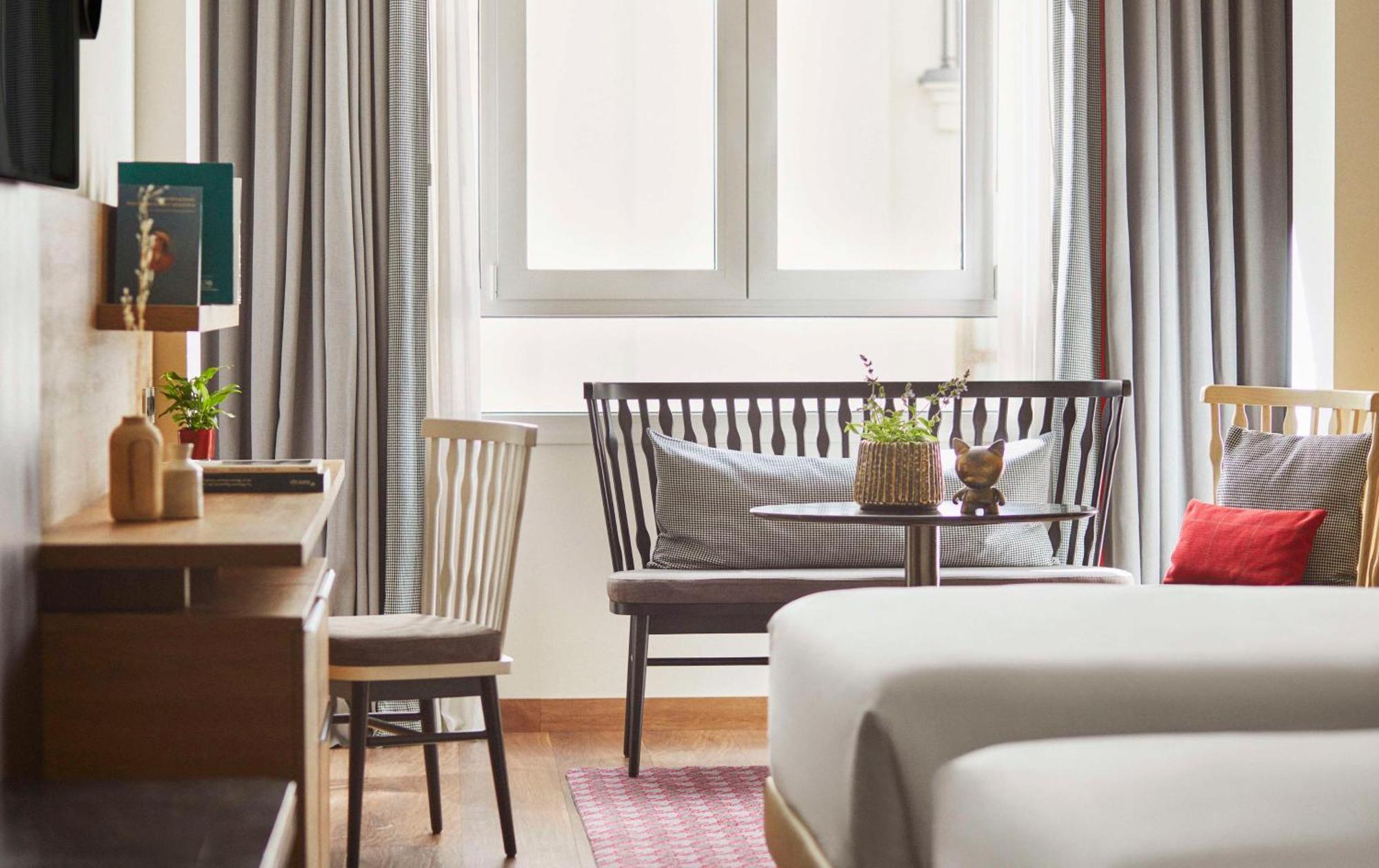 Hyatt Centric Gran Via Madrid Hotel Luaran gambar A room at the hotel