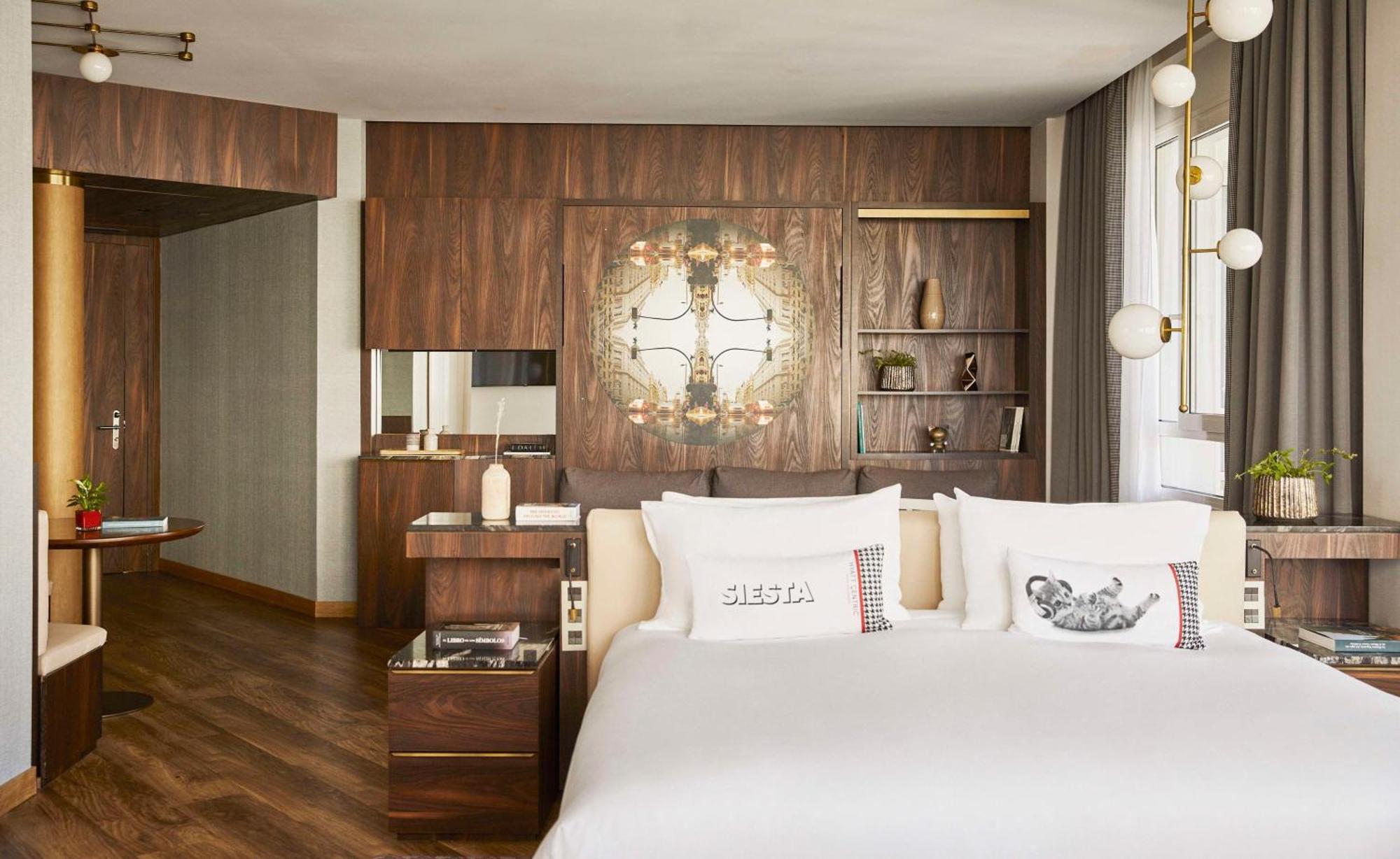 Hyatt Centric Gran Via Madrid Hotel Luaran gambar A bedroom at the hotel